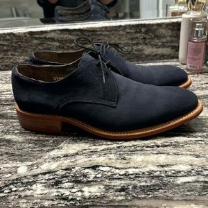 Men’s shoes. Size 10 1/2.